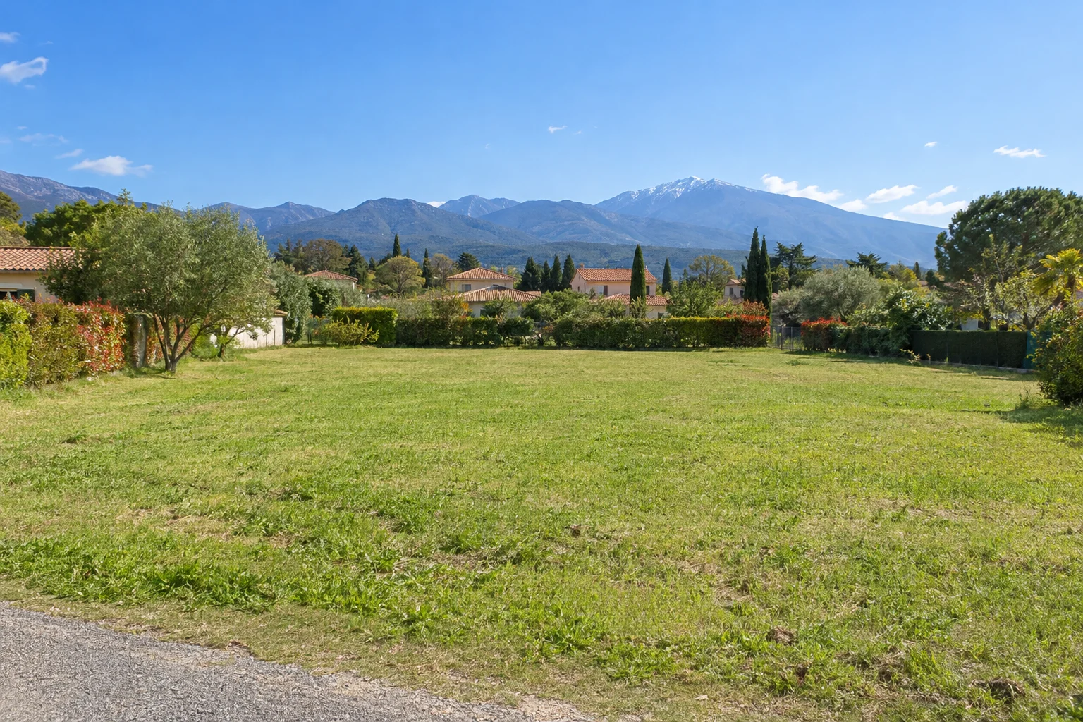 Illustration générée d’un terrain, sans représentation de la parcelle annoncée